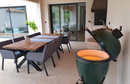 Malaucene House | New luxury villa Provence | Mt Ventoux | Pool with view | Big Green Egg