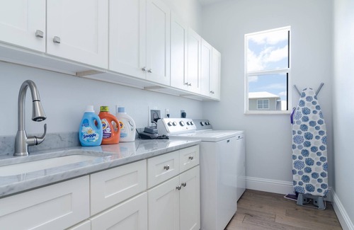 Bonita Springs House | New Luxury Villa: 2min beach, heated pool & whirlpool, gulf & bay view, elevator