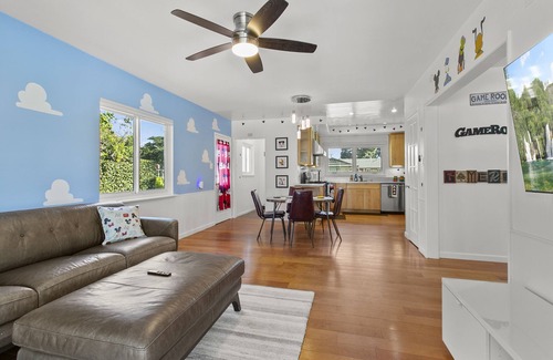 Northwest Anaheim House | NEW Magical Family Fun! 10 Mins to Disneyland, Private Pool/Bounce House!