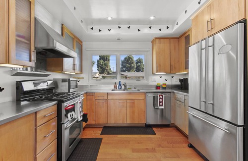 Northwest Anaheim House | NEW Magical Family Fun! 10 Mins to Disneyland, Private Pool/Bounce House!