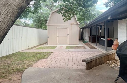 Lubbock House | NEW Magnolia Mansion-4400sqft Hot Tub & 2 Game Rms