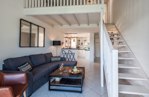 Saint-Raphael Apartment | New! Maisonette La Cigalerie 30 m from the beach, balcony BBQ back to l'Estérel