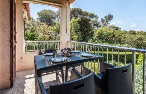 Saint-Raphael Apartment | New! Maisonette La Cigalerie 30 m from the beach, balcony BBQ back to l'Estérel
