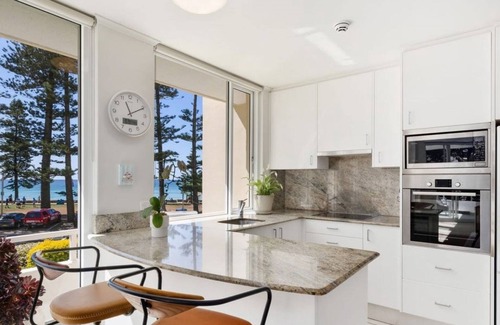 Manly Apartment | NEW! Manly Beachfront Apartment