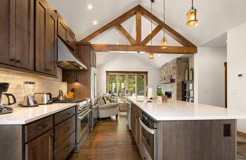 Cle Elum House | New! Miners Camp Stunner! Heart of Suncadia Resort | Year Round Specials!