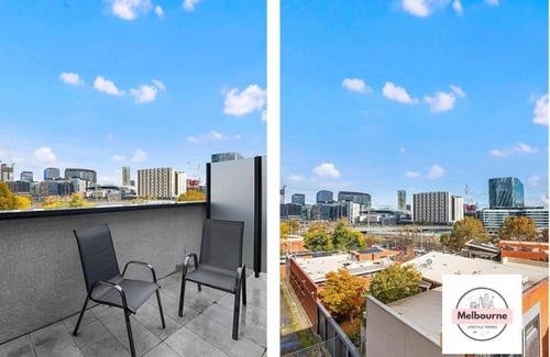 West Melbourne House | New Modern 2-Bedroom Duplex Free Parking - City View, Near To All Attractions