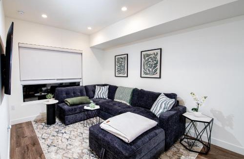 Mid-Wilshire Apartment | New Modern 2BR 3BA Apt in Central LA Rooftop & Free Parking