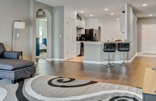 Davenport House | NEW modern⭐️3BR/2BA w KING SIZE BED⭐️POOL, NEAR DISNEY and CHAMPIONS GATE