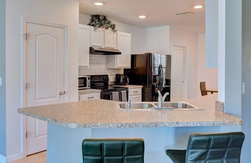 Davenport House | NEW modern⭐️3BR/2BA w KING SIZE BED⭐️POOL, NEAR DISNEY and CHAMPIONS GATE