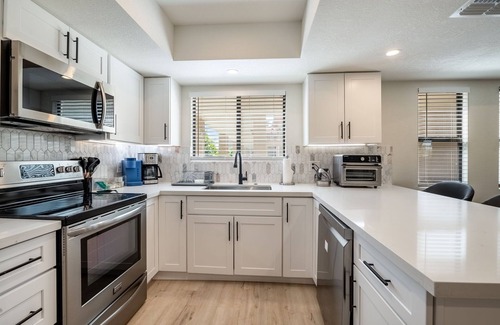 Camelback East Apartment | New Modern Apartment in Biltmore, short vacation or long stay, pet friendly!