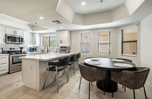 Camelback East Apartment | New Modern Apartment in Biltmore, short vacation or long stay, pet friendly!