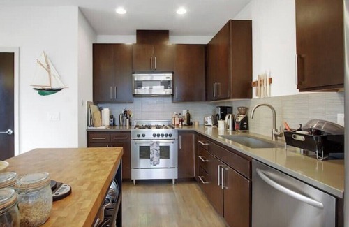 Whittier Heights House | NEW! Modern Ballard Townhome w/Rooftop + Parking
