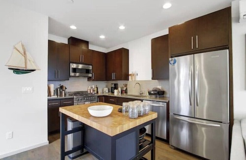 Whittier Heights House | NEW! Modern Ballard Townhome w/Rooftop + Parking