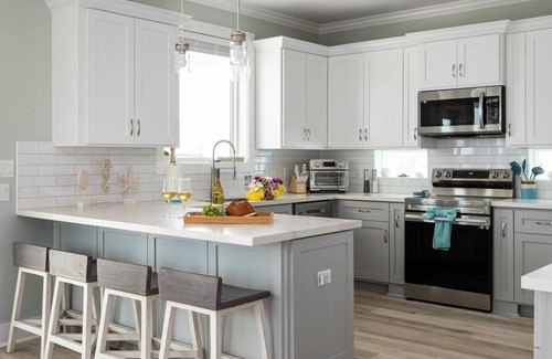 Crystal Beach House | New Modern Beach Escape 4BR/3BA Steps to Shore