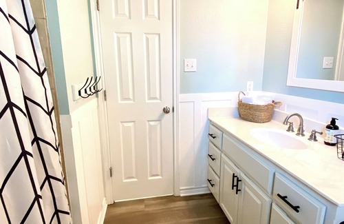 Belton House | ☆NEW! Modern Boho 4 BD w/Backyard Retreat Near Lake! ☆