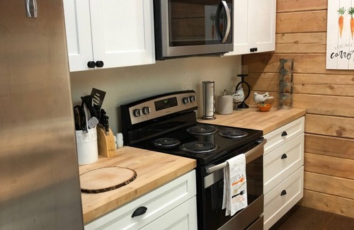 Ellijay Cabin | New Modern Chalet Creekside 2 decks +privacy suite