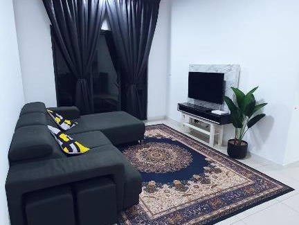 Kajang Apartment | New Modern Condo with Pool at Bangi