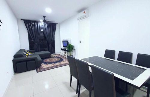 Kajang Apartment | New Modern Condo with Pool at Bangi