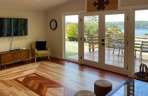 Freeland Cottage | *NEW* 🏡 Modern Cottage w/ Puget Sound Views! 🌊
