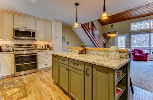 Bretton Woods Condo | NEW! Modern & Cozy Bretton Woods 4br/4ba condo. Close to Mt. Washington Hotel
