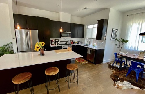 Govalle Condo | New Modern East Austin Condo - 3mi. from Downtown