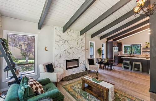 Lake Stevens House | NEW! Modern Forest Escape | Near Hikes & Lake
