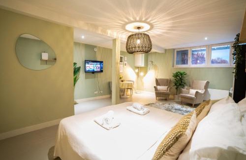 Da Costabuurt Apartment | NEW! Modern Gallery Nassau Canal Suite