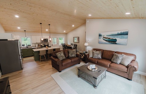 Norway House | NEW! Modern Getaway - Hot Tub/Fire Pit/Pool table