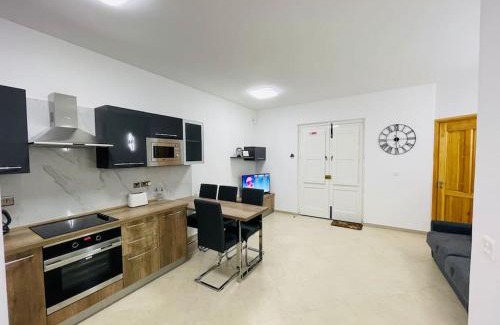 Ghajnsielem Apartment | New, Modern Ground Floor Apartment with Pool
