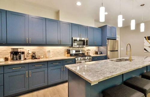 Home Park House | New Modern Home - 5 min walk to Georgia Tech, Sleep 14
