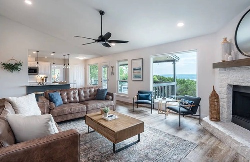 Lago Vista House | NEW - Modern Lake House~Private Pool/Spa~Lake Views