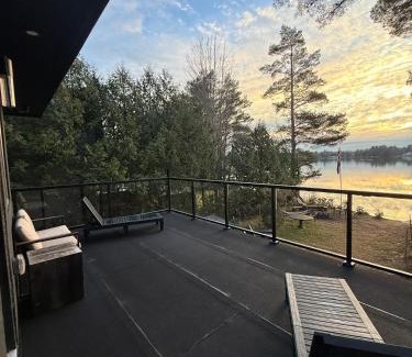 Washago House | New Modern Lakefront Retreat - Casa Del Capo