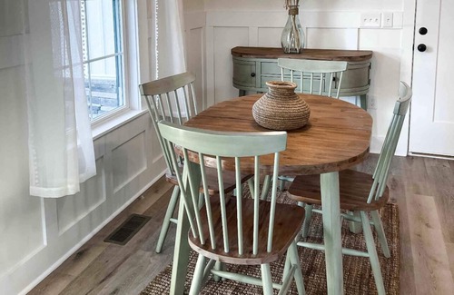 Grottoes House | New modern ranch house in adorable small town