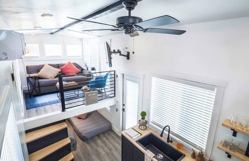 Apple Valley Apartment | New modern & relaxing Tiny House w/deck near ZION