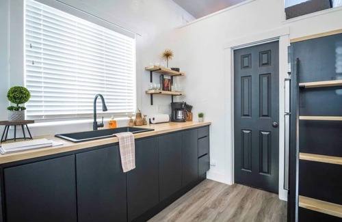 Apple Valley Apartment | New modern & relaxing Tiny House w/deck near ZION