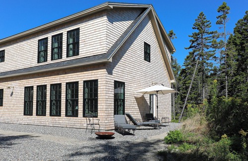 Bernard House | New Modern Retreat in Bernard