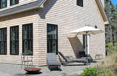 Bernard House | New Modern Retreat in Bernard