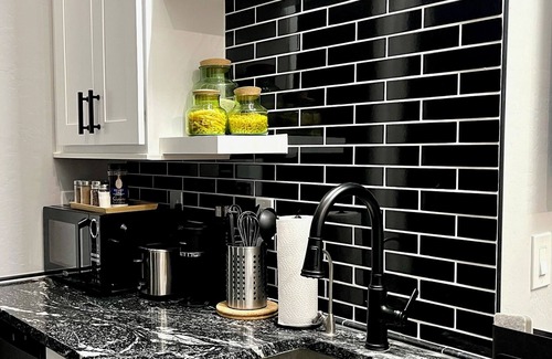 South Mountain Apartment | NEW Modern Studio Unit - perfect for 2!