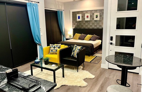 South Mountain Apartment | NEW Modern Studio Unit - perfect for 2!