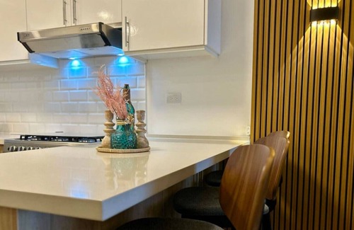 La Ceiba Apartment | *NEW* Modern & Stylish Condo With Rooftop Pool