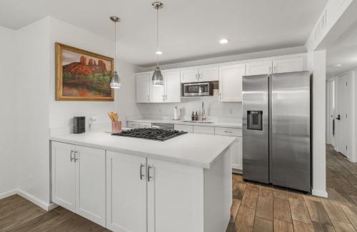 Tempe House | NEW Modern Tempe Home with Pool 4bd 2ba