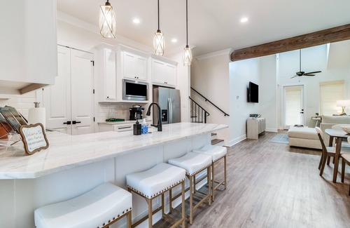 Lafayette House | New modern townhome with Cajun flair located right in the heart of Lafayette!