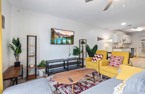 Griffin Heights House | New Modern Townhouse Next to FSU - CENTRAL - COMFY