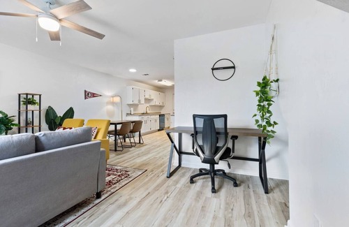 Griffin Heights House | New Modern Townhouse Next to FSU - CENTRAL - COMFY