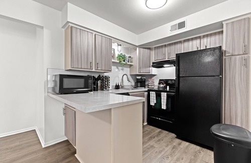Royal Oak Apartment | New! Modern Upper Flat in Prime Royal Oak Location