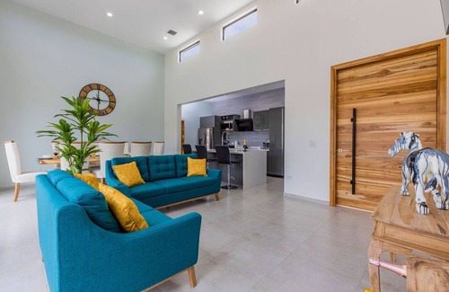 Opal Villa | New Modern Villa w/5 bedrooms and Private Pool
