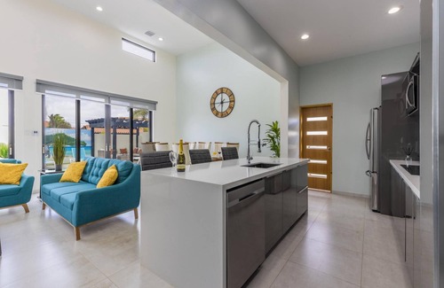 Opal Villa | New Modern Villa w/5 bedrooms and Private Pool