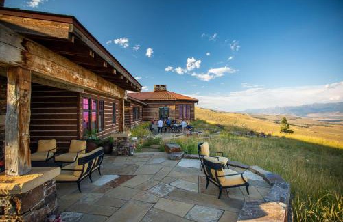 Emigrant House | New Moon Lodge
