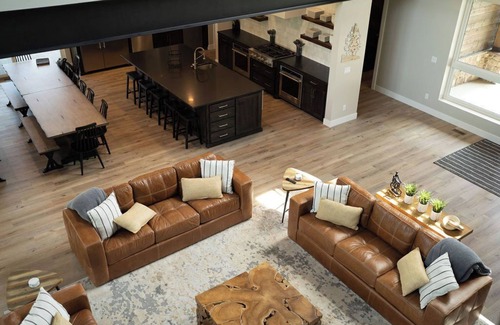 Ashton Cabin | New! Mountain Luxury Lodge, 7 Suites, Private Lake, Family Gatherings/Weddings