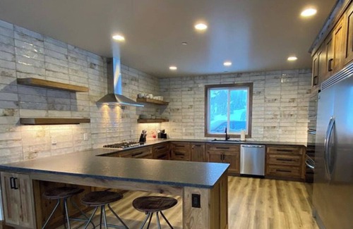 Brian Head Cabin | New Mountain Modern Home sleeps 47+